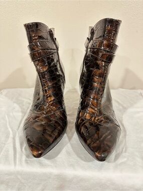 Women’s Pointed Toe Croc-Embossed Ankle Boots in Brown